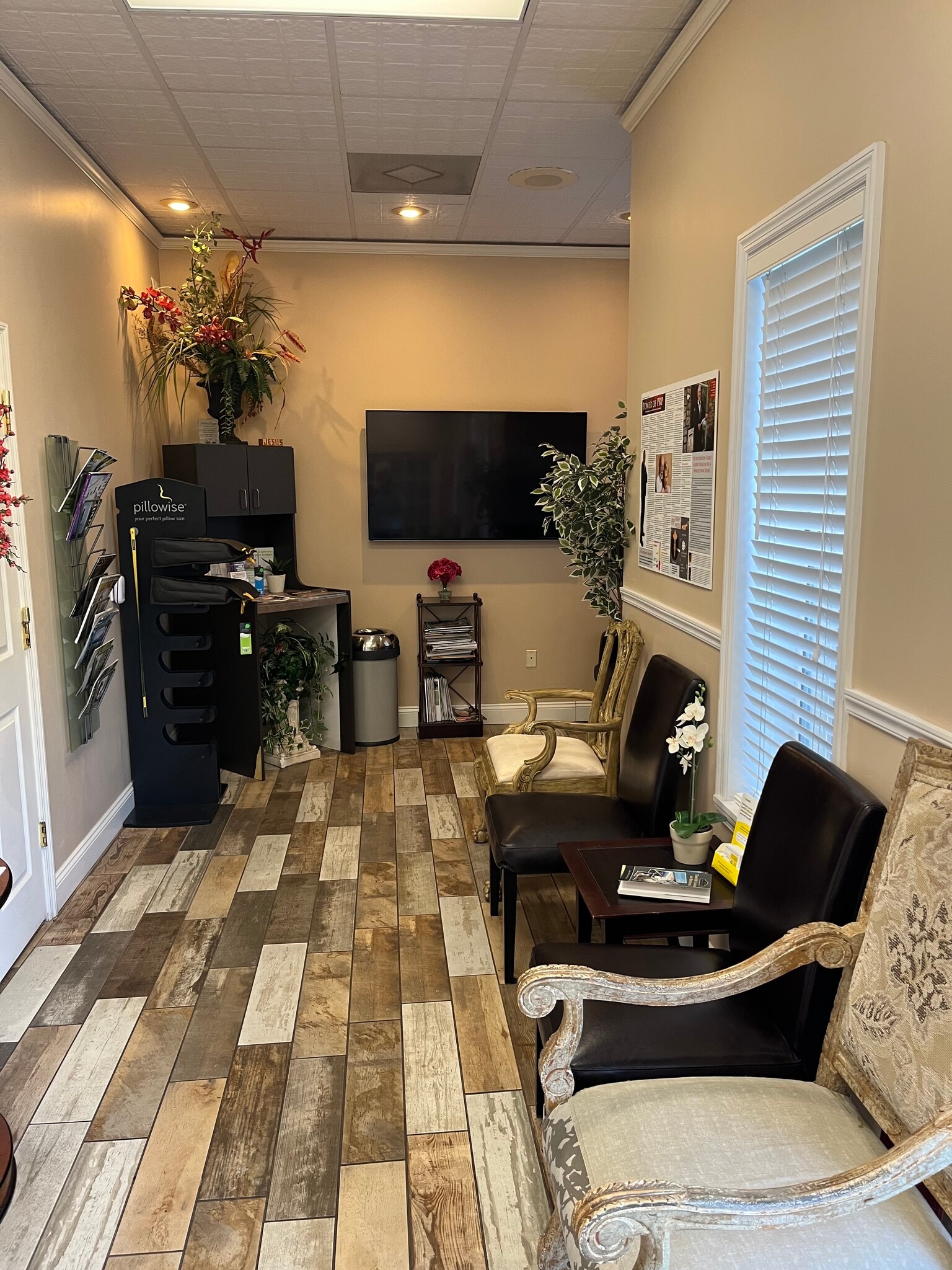 14522 University Point Pl, Tampa, FL for sale Interior Photo- Image 1 of 4