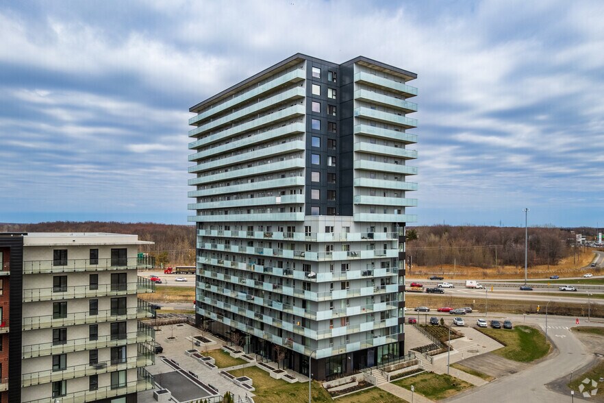 1220 Av De La Croisee, Terrebonne, QC à louer - Photo du bâtiment - Image 2 de 4