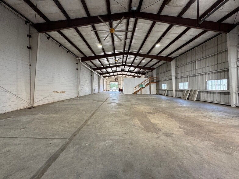 126 Industrial Ave, New Orleans, LA à louer - Photo du bâtiment - Image 2 de 9