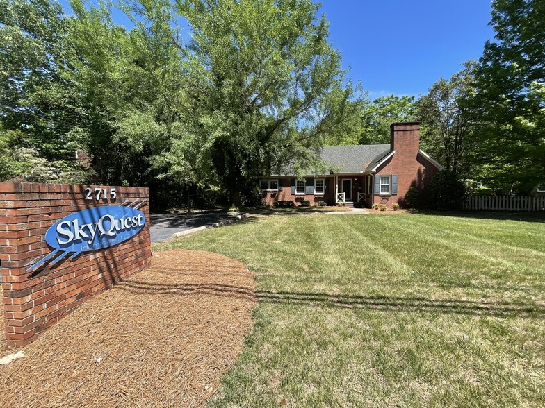 2715 Reynolda Rd, Winston-Salem, NC for sale - Building Photo - Image 1 of 13