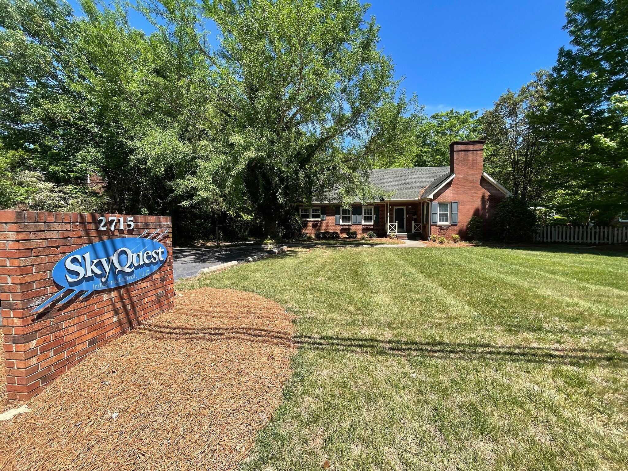 2715 Reynolda Rd, Winston-Salem, NC à vendre Photo principale- Image 1 de 14