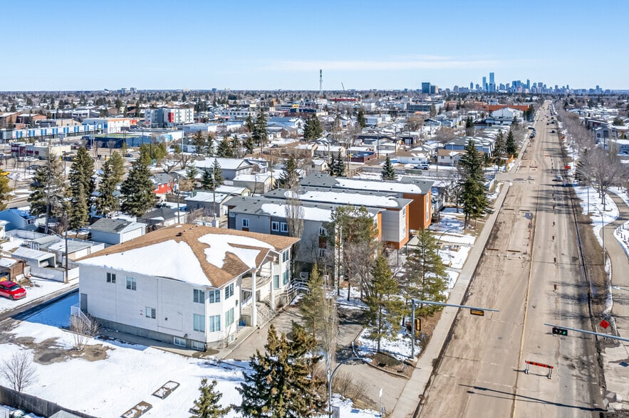 16102 100 Av NW, Edmonton, AB à vendre - Aérien - Image 2 de 12