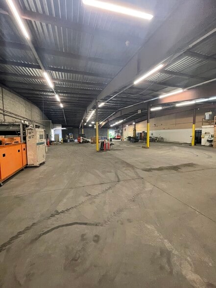 909 N Coliseum Blvd, Fort Wayne, IN for lease - Building Photo - Image 2 of 5