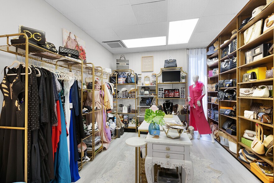 3900 Broadway Plaza portefeuille de 4 propriétés à vendre sur LoopNet.ca - Photo du bâtiment - Image 2 de 51