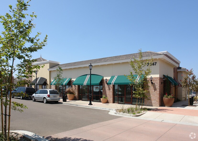 2675 Gateway Rd, Carlsbad, CA à louer - Photo du bâtiment - Image 2 de 6