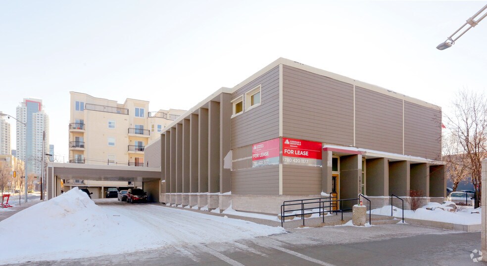 10179 108 St NW, Edmonton, AB à vendre - Photo du bâtiment - Image 3 de 5