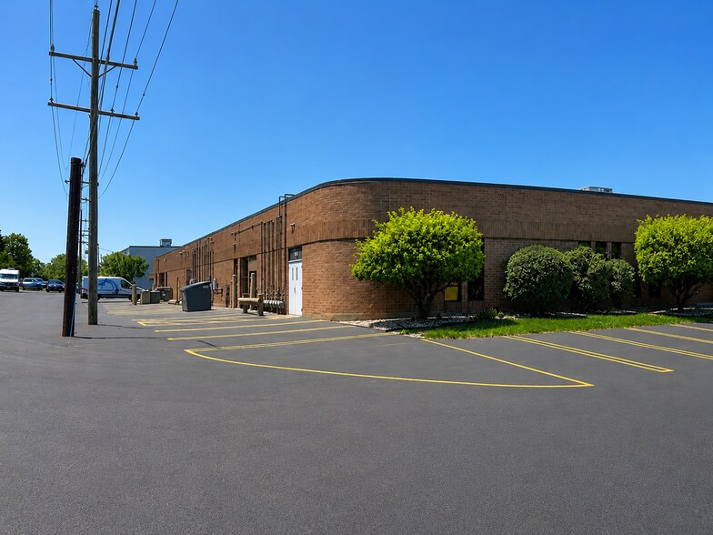 135 E St. Charles Rd, Carol Stream, IL for lease - Building Photo - Image 2 of 11