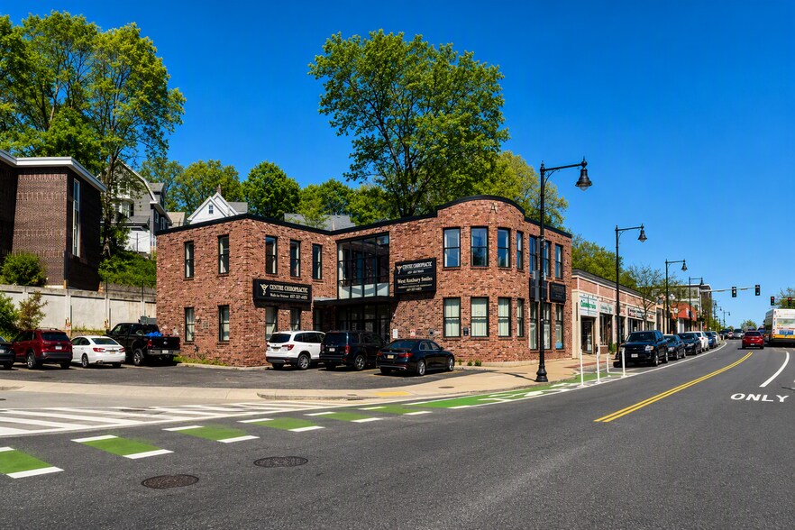 1765 Centre St, West Roxbury, MA à vendre - Photo du bâtiment - Image 2 de 7