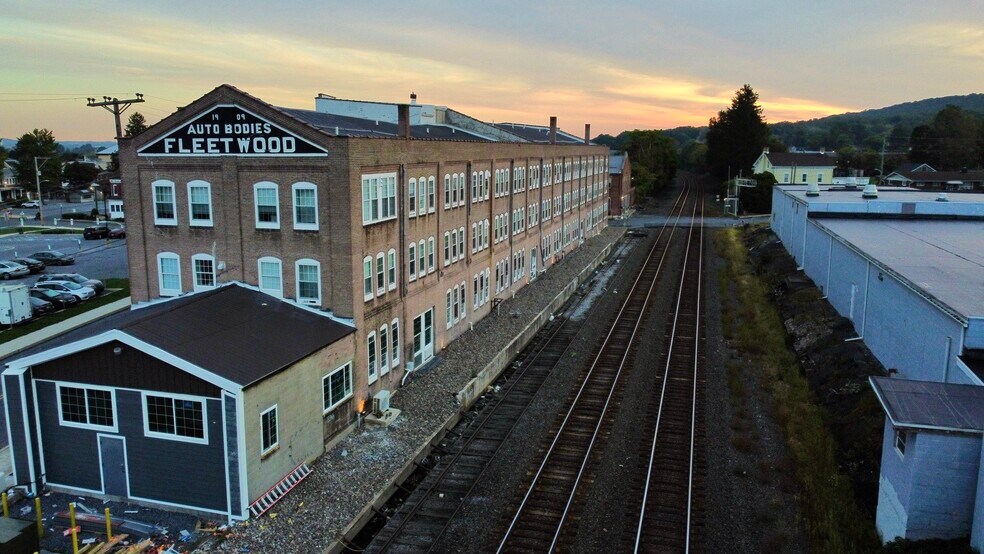 12 W Locust St, Fleetwood, PA à louer - Photo du bâtiment - Image 2 de 3