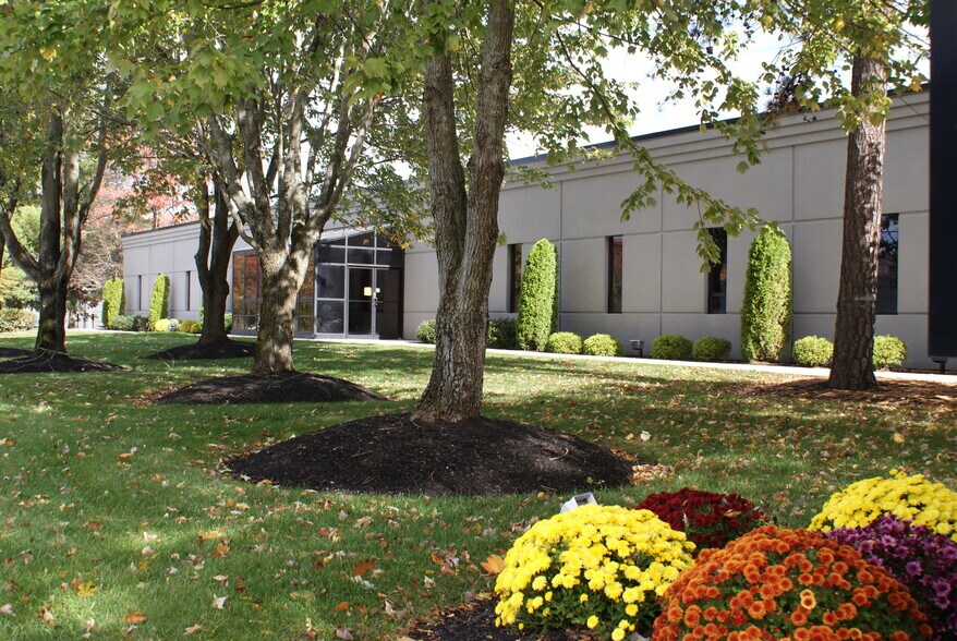 19 Keewaydin Dr, Salem, NH à louer - Photo du bâtiment - Image 3 de 10