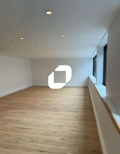 Office in Viroflay for lease - Interior Photo - Image 2 of 4