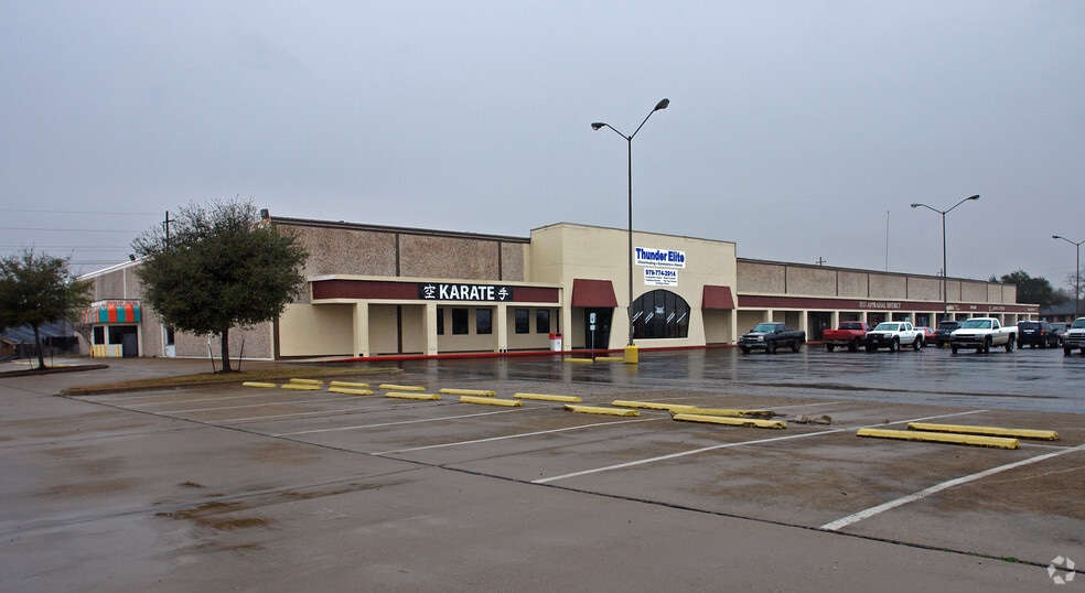 1673 Briarcrest Dr, Bryan, TX for lease - Primary Photo - Image 2 of 5