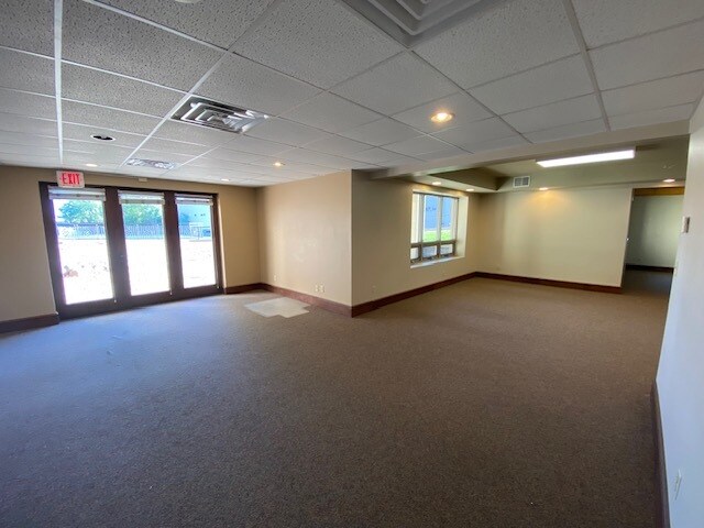 145 N Commercial St, Neenah, WI à louer - Photo intérieure - Image 3 de 5