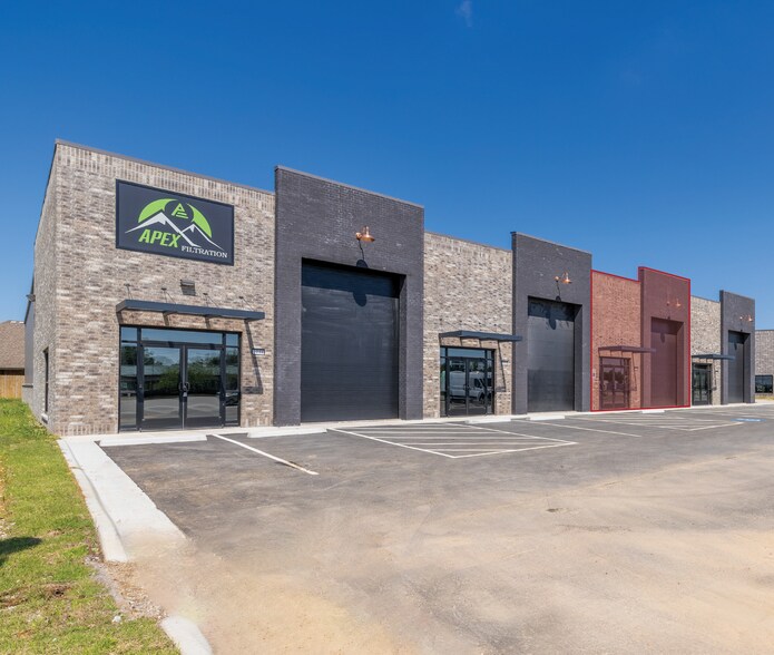 822 White Rd, Springdale, AR à louer - Photo du bâtiment - Image 3 de 6