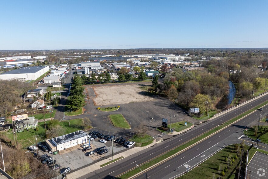 6201 Bristol Pike, Levittown, PA à louer - Aérien - Image 3 de 11