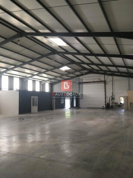 Flex dans Vedène à louer - Photo du bâtiment - Image 3 de 8