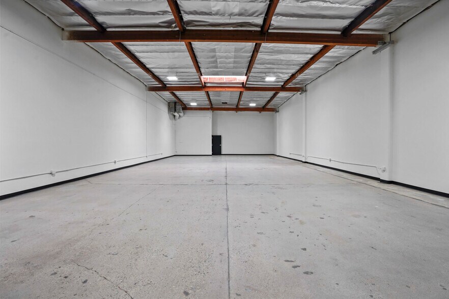 15131-15151 Goldenwest Cir, Westminster, CA à louer - Photo du bâtiment - Image 3 de 5