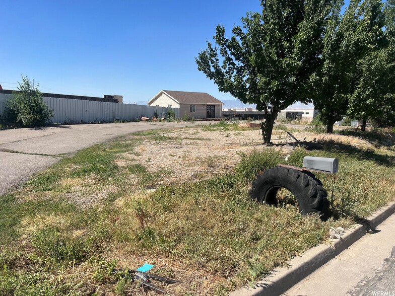 175 W 500 N, North Salt Lake, UT à vendre - Photo du bâtiment - Image 2 de 3