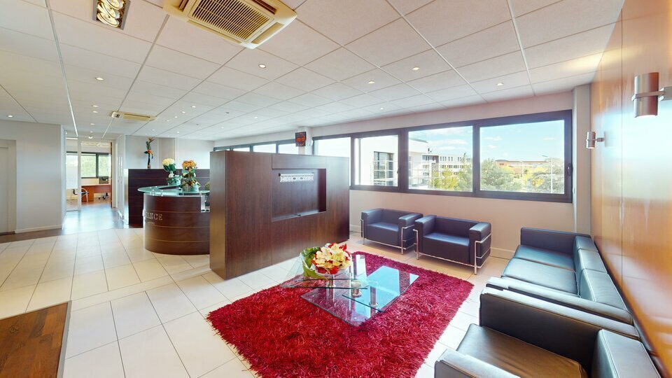 Office in Dardilly for lease - Lobby - Image 3 of 6