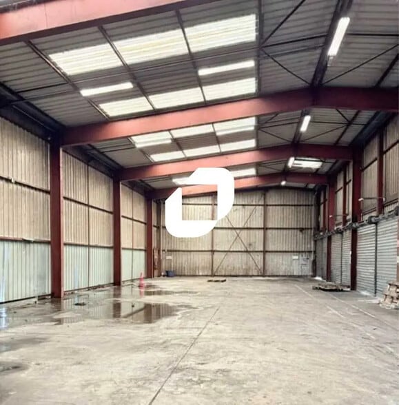 Flex in Morangis for lease - Building Photo - Image 2 of 11