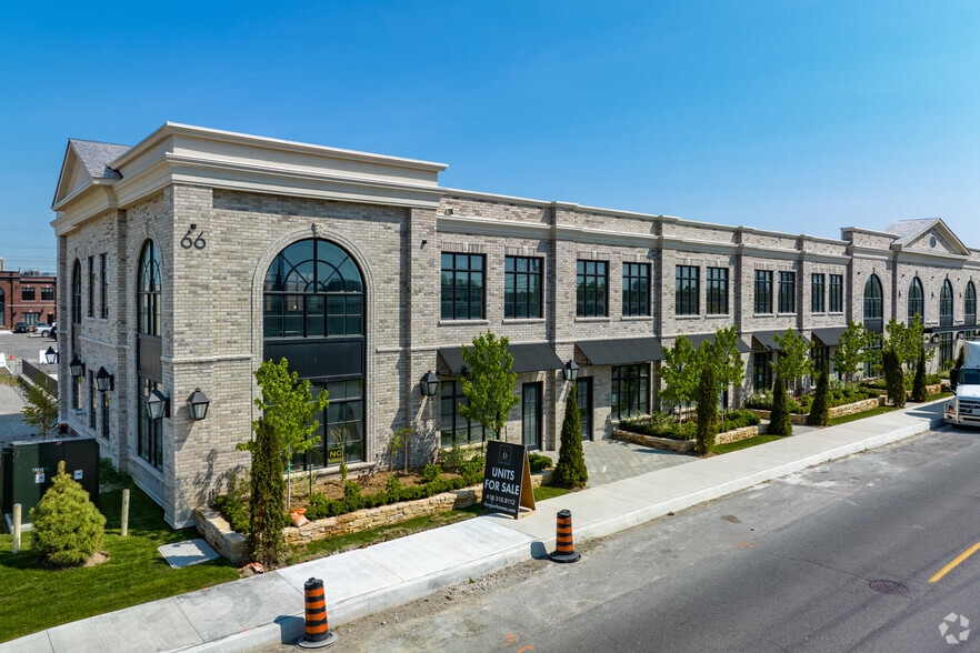 66 Jutland Rd, Toronto, ON à vendre - Photo du bâtiment - Image 3 de 14