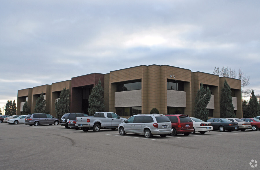 3470 Washington Dr, Eagan, MN for lease - Building Photo - Image 2 of 3