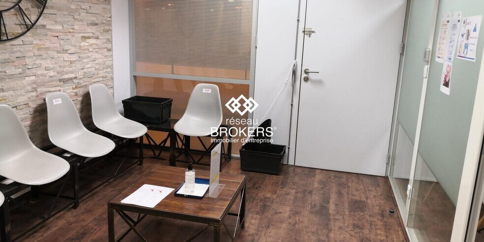 Office/Medical in Saint Cyr Sur Loire for lease - Interior Photo - Image 3 of 4