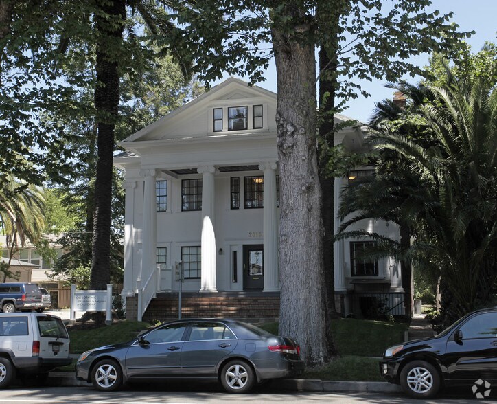 2015 H St, Sacramento, CA à louer - Photo du bâtiment - Image 3 de 3