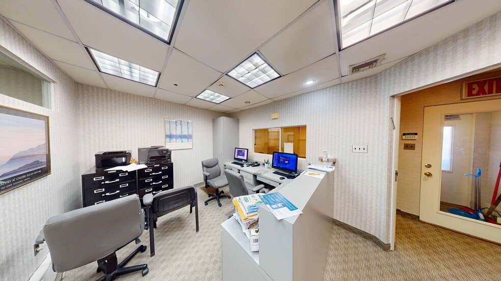 1718 E 17th St, Brooklyn, NY for lease - Building Photo - Image 2 of 17