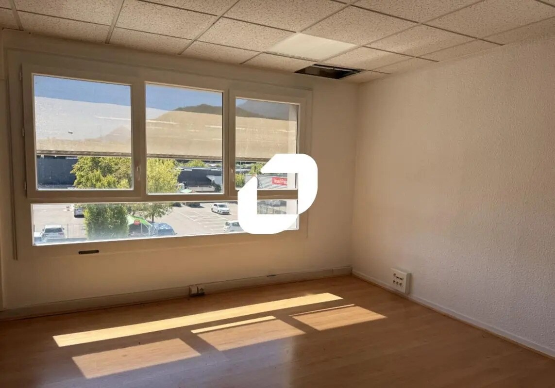 Office in Seyssins for lease Building Photo- Image 1 of 7