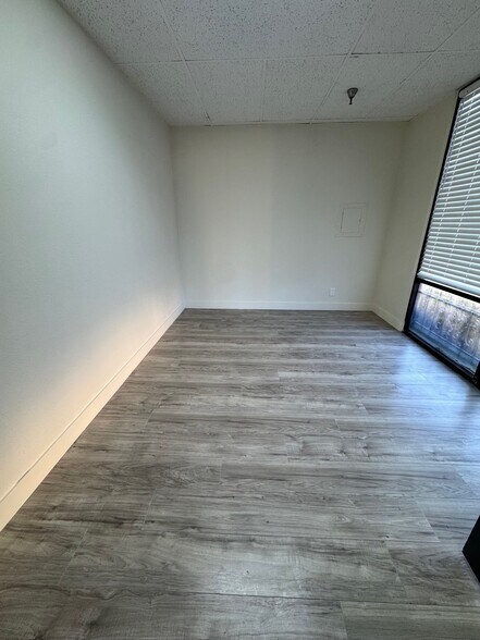 2500 Fairview St, Santa Ana, CA à louer - Photo du bâtiment - Image 3 de 14
