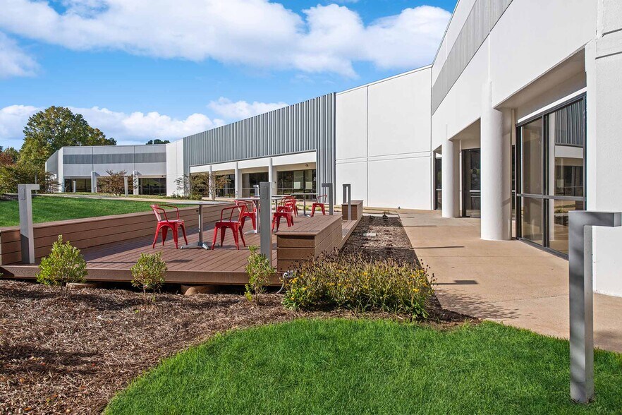 4900 Prospectus Dr, Durham, NC à louer - Photo du bâtiment - Image 2 de 10