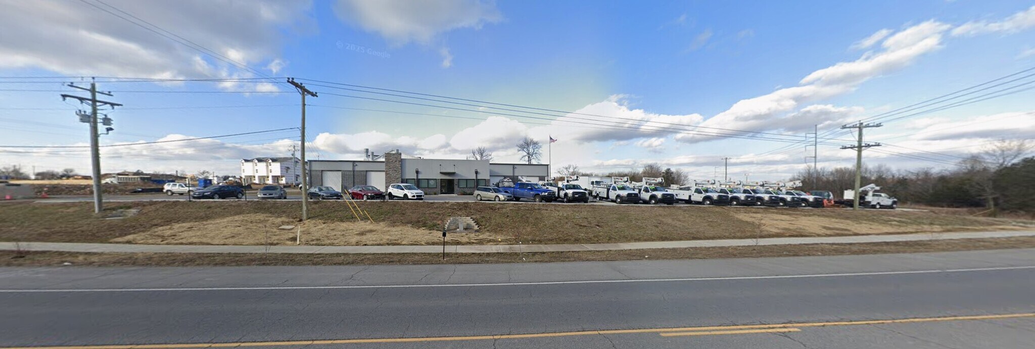 1229 S Hartmann Dr, Lebanon, TN for sale Primary Photo- Image 1 of 2
