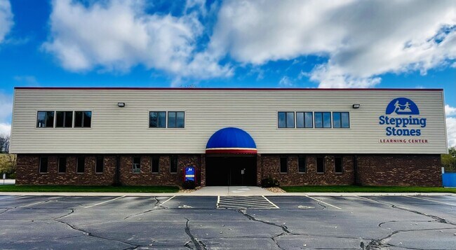 More details for 1303 American Dr, Neenah, WI - Retail for Sale