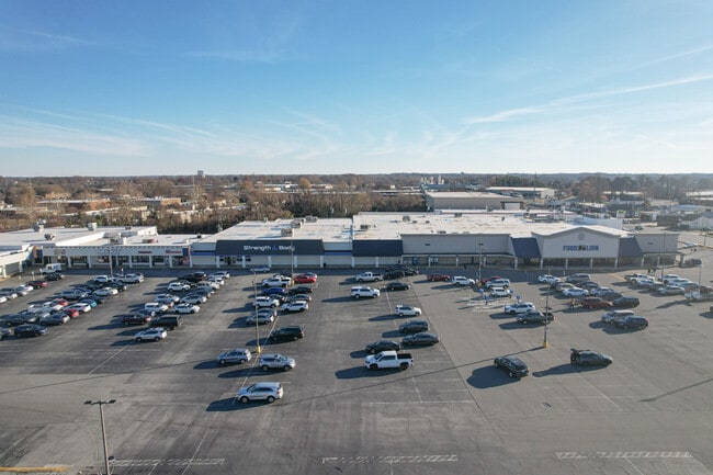 Plus de détails pour 4639-4653 W Market St, Greensboro, NC - Commerce de détail à louer