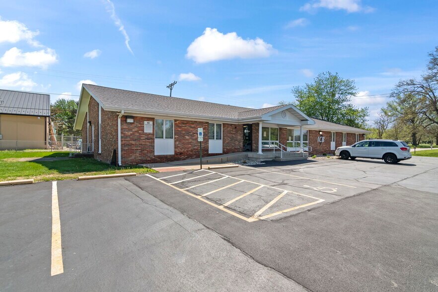 401 E Sangamon Ave, Springfield, IL à vendre - Photo du bâtiment - Image 2 de 30