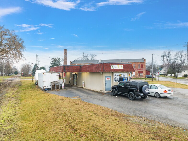 1635 Pine Grove Ave, Port Huron, MI à vendre - Photo du bâtiment - Image 2 de 8