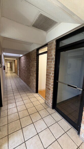1539 Parental Home Rd, Jacksonville, FL à louer - Hall d’entrée - Image 3 de 13