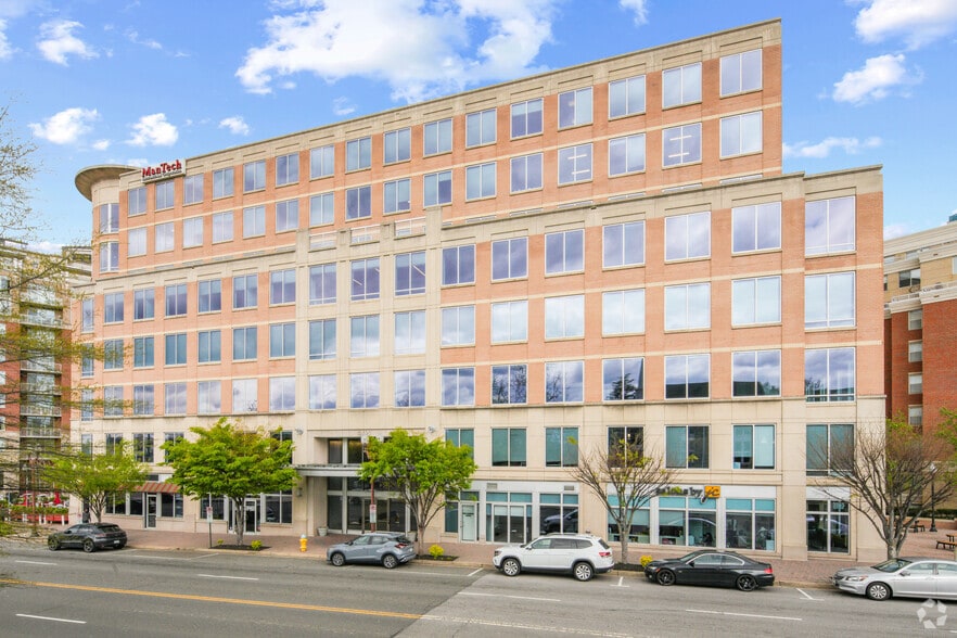 3865 Wilson Blvd, Arlington, VA for lease - Building Photo - Image 1 of 13