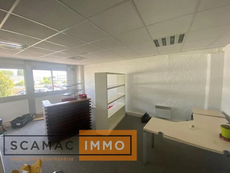 Industrial in Les Ulis for lease - Interior Photo - Image 3 of 9