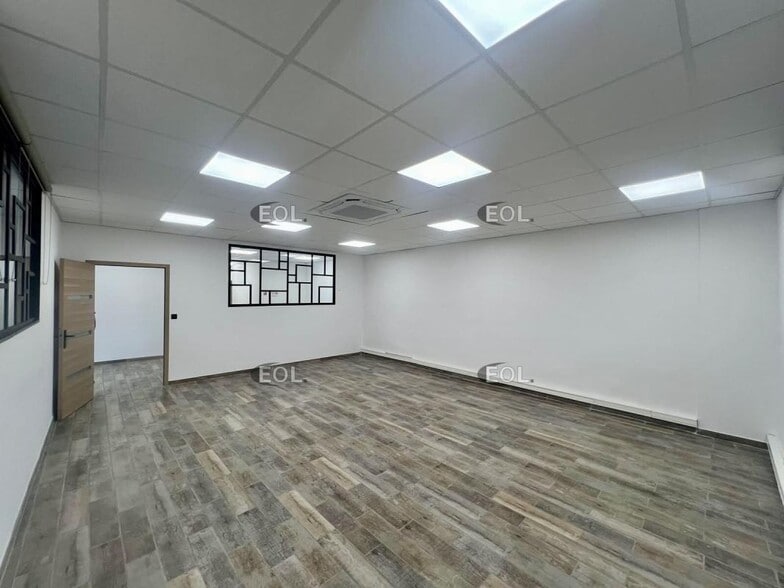 Office in Les Pennes-Mirabeau for lease - Interior Photo - Image 2 of 5