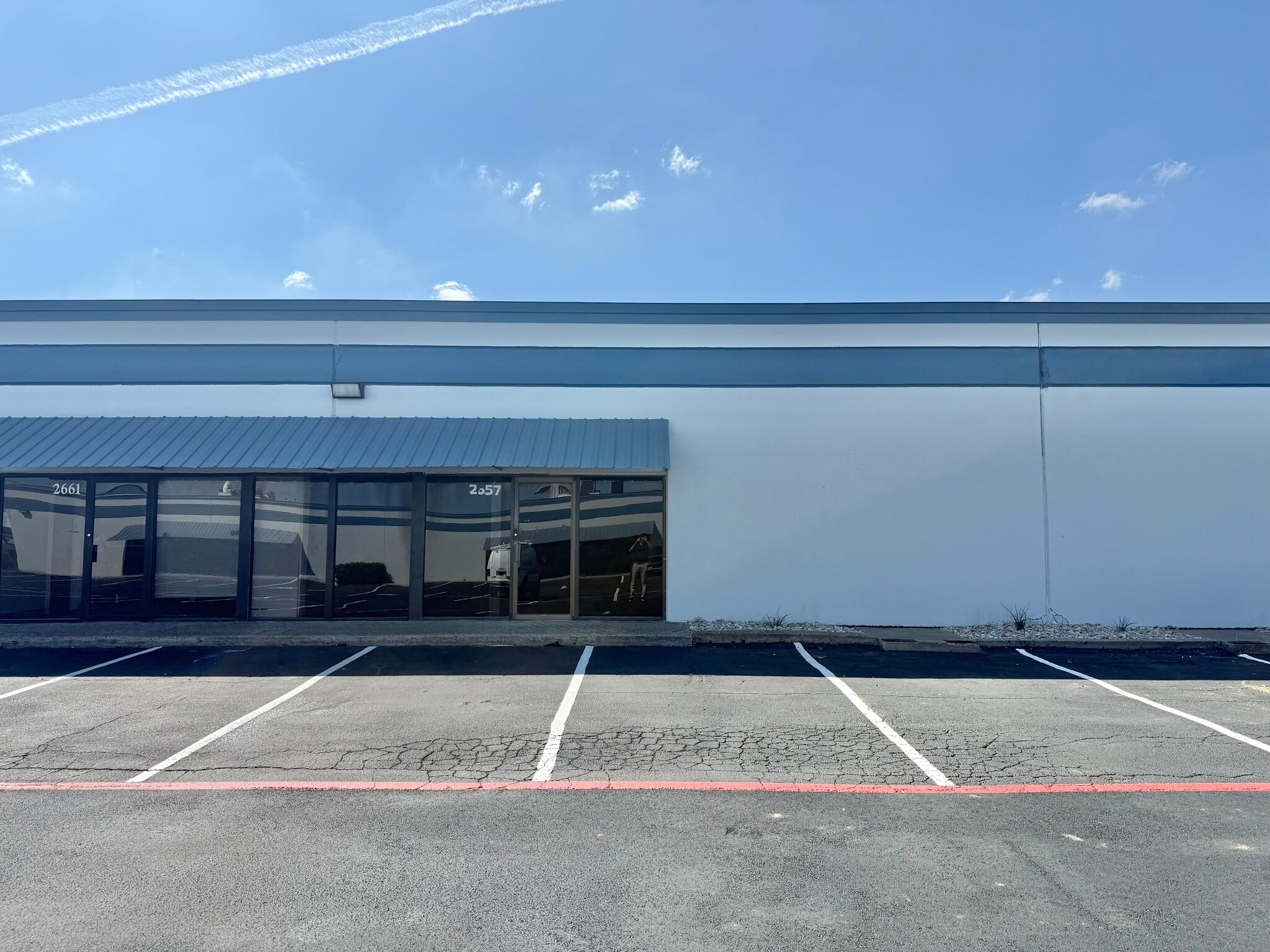 2601-2621 Aero Dr, Grand Prairie, TX à louer Photo du bâtiment- Image 1 de 10