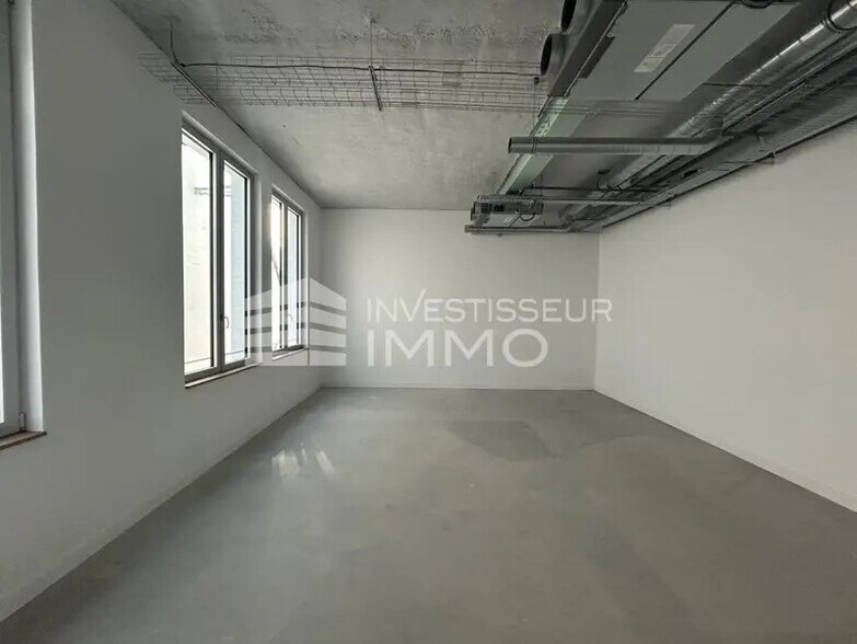 Office in Malakoff for lease - Interior Photo - Image 2 of 6