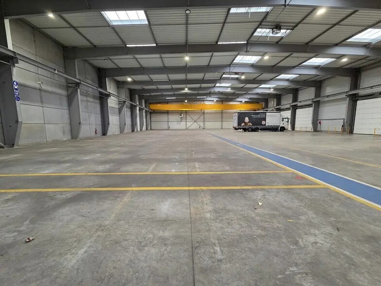 Flex in Compans for lease - Building Photo - Image 3 of 9