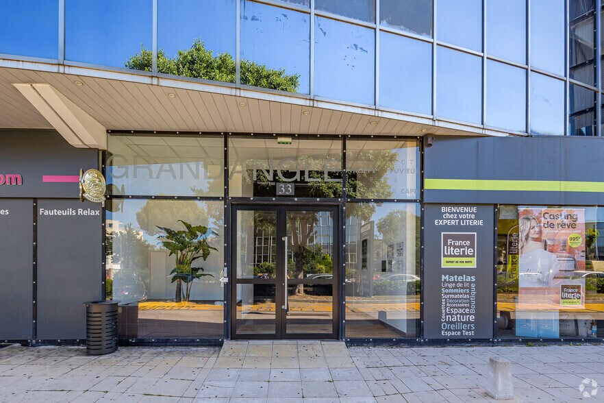 Office in Marseille for lease - Building Photo - Image 3 of 6