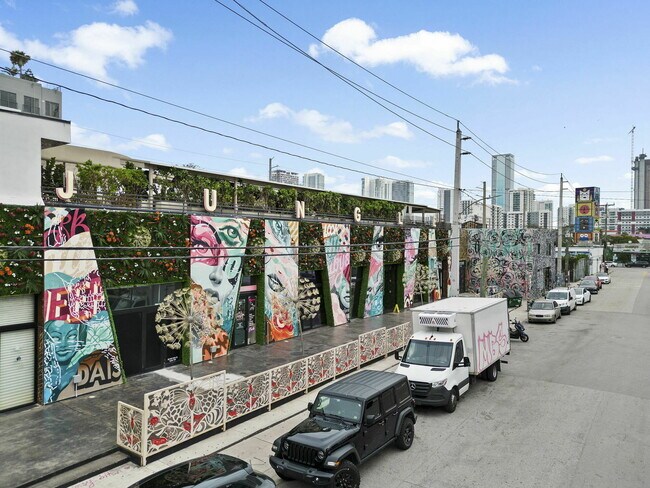 Plus de détails pour 43-75 NW 23rd St, Miami, FL - Commerce de détail à louer