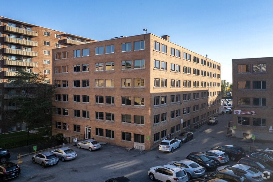 3281-3295 Boul Cavendish, Montréal, QC à vendre - Photo du bâtiment - Image 2 de 5