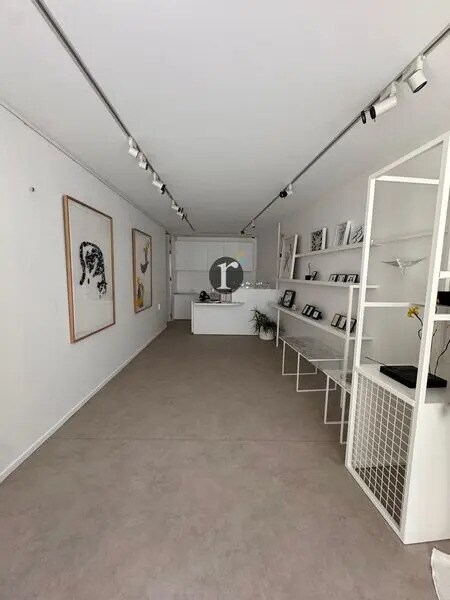 Retail in Lille for sale Interior Photo- Image 1 of 4