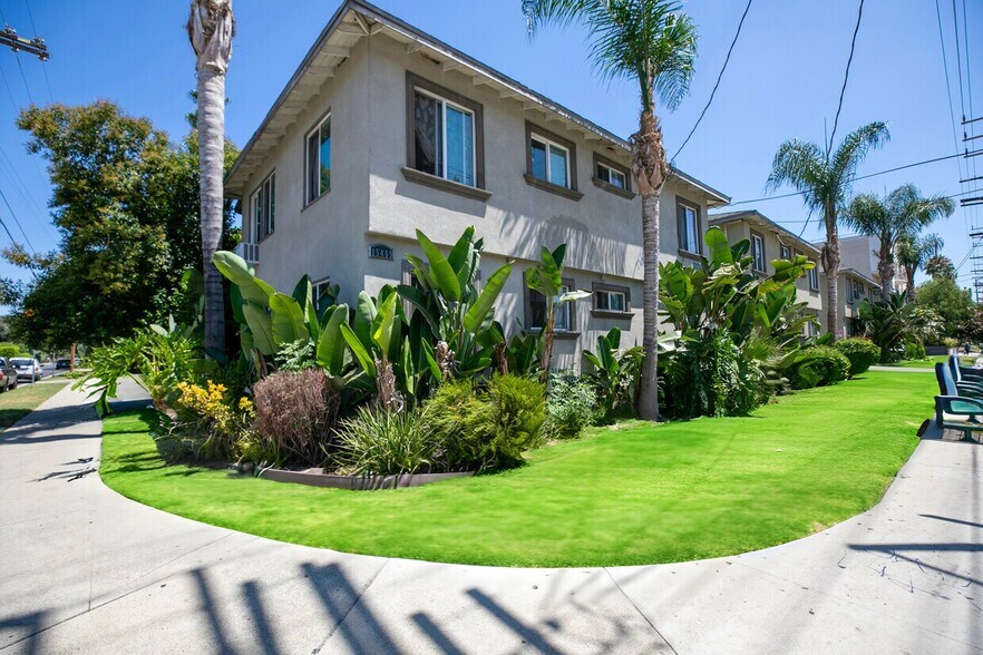 15455 Vanowen St, Van Nuys, CA à vendre - Photo du bâtiment - Image 1 de 19
