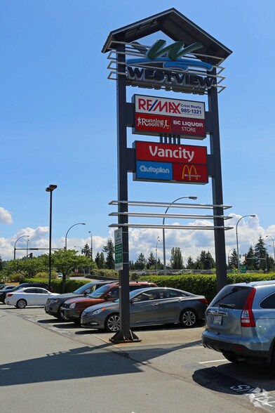 2601 Westview Dr, North Vancouver, BC à louer - Photo du bâtiment - Image 2 de 4